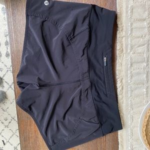 LULULEMON speed up short, updated fit LIKE NEW